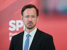 „Ein starkes Stück und völlig fehlplatziert“: Scharfe Töne im SPD-internen Streit um die Asylpolitik