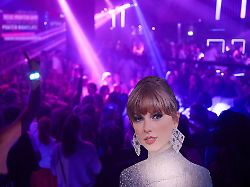 "Swifties", "Stans" und Co.: Warum Fans Bindungen zu Stars entwickeln