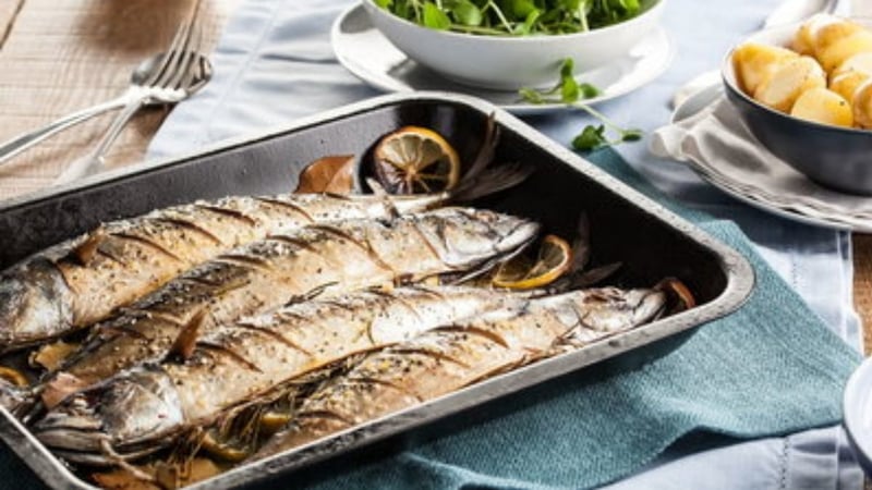 Fırında çıtır çıtır uskumru tarifi! Hem lezzet hem şifa deposu: Balık sevmeyenler bile yiyecek