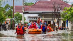 Flooding in southern Asia leaves 600 dead