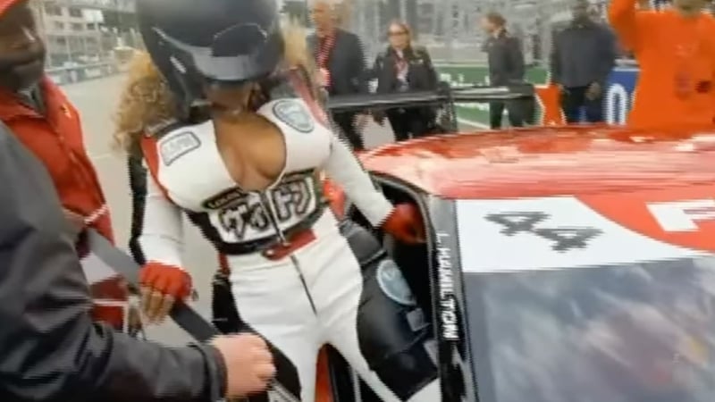 Spritztour mit Formel-1-Star - Beyoncé-Outfit sorgt für Aufsehen