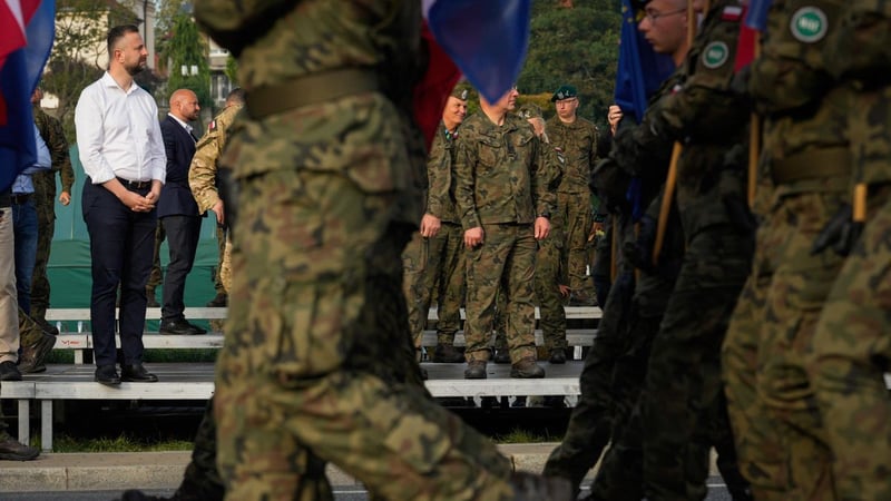 Faire un sac d’urgence, préparer un abri… les civils polonais formés pour la première fois à la guerre