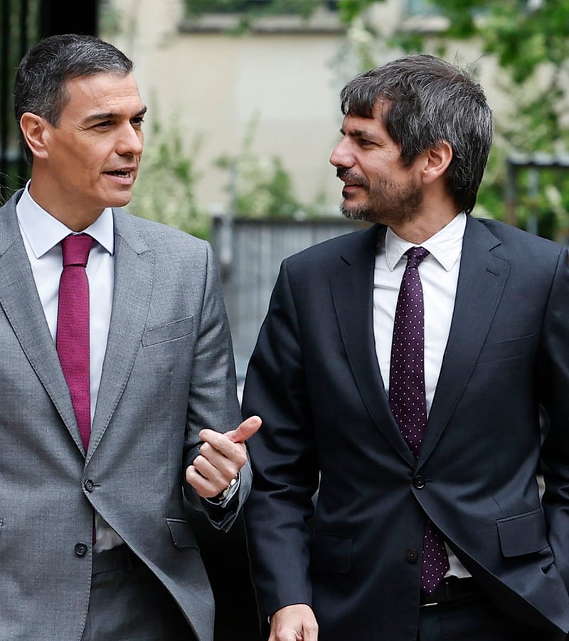 A Urtasun se le aparece el franquismo en su escalera