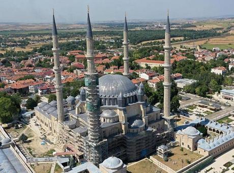 Edirne İdare Mahkemesi'nden Selimiye Camisi'nin kubbe tezyinatı işlemi için yürütmeyi durdurma kararı
