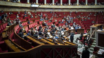 Budget 2026 : les députés approuvent la mise en place d'une taxe de deux euros pour les "petits colis"