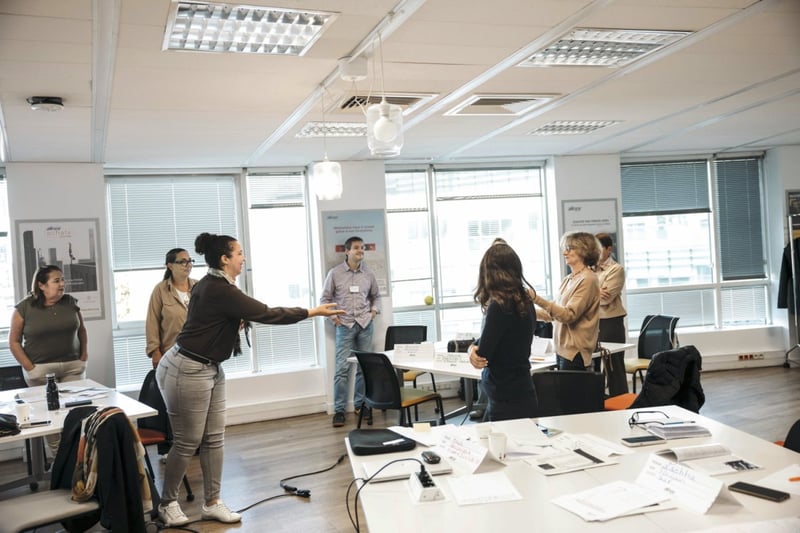 « On n’est jamais à l’abri de basculer » : on a assisté à un stage de premiers secours en santé mentale