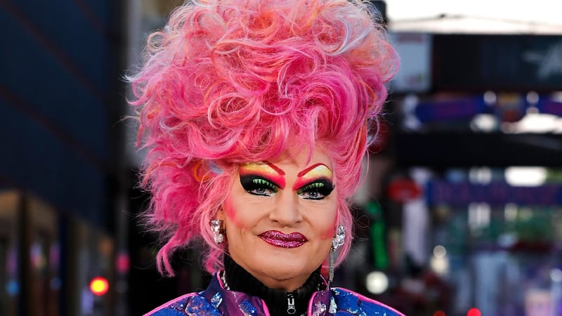 Steckbrief  - So tickt die Drag-Legende Olivia Jones