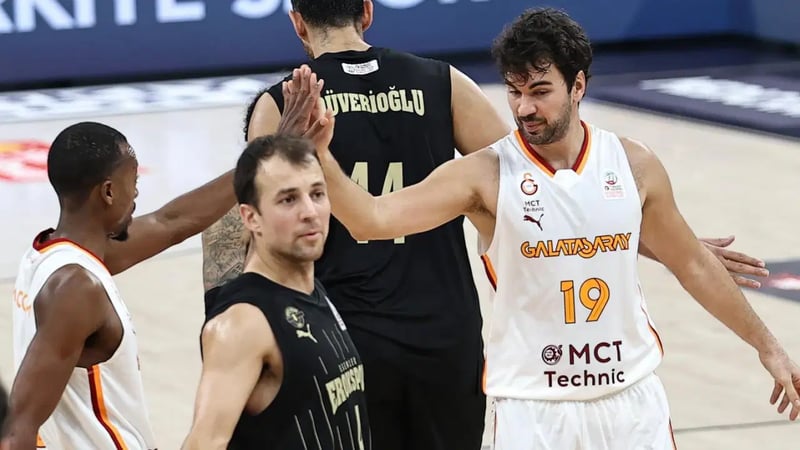 Errick McCollum tarihe geçti: Galatasaray MCT Technic, Esenler Erokspor'a şans tanımadı!