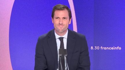 Budget 2026 : le ministre de la Transition écologique "salue le courage des socialistes" dans les débats à l'Assemblée