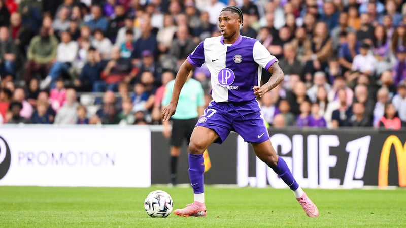 Ligue 1 : fin de saison et opération pour le Toulousain Francis Abu, victime d’une double fracture en sélection