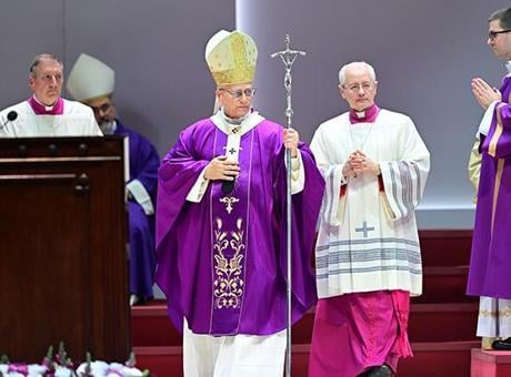 Papa 14. Leo İstanbul'da ayin yönetti, barış mesajı verdi