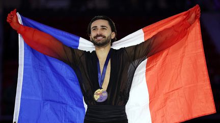 Patinage artistique : à trois mois des Jeux de Milan, Kevin Aymoz remporte son premier titre du circuit des Grands Prix