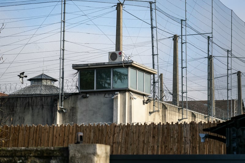 La famille de l’homme que le fugitif de la prison de Dijon a tenté d’assassiner craint qu’il vienne «finir le travail»