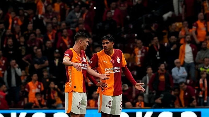 Galatasaray kırmızı kart gördü! Yıldız isim cezalı duruma düştü