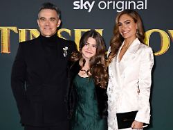 Mama und Papa sind auch dabei: Tochter von Robbie Williams feiert Filmdebüt