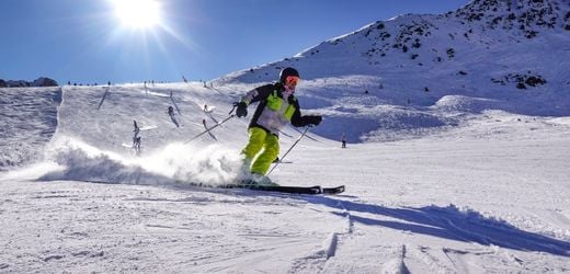 Wintersport in den Alpen: Was ist der beste Skihelm?