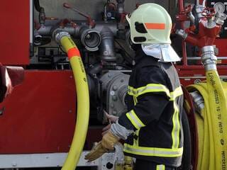 Un impressionnant incendie ravage ce dépôt de cars en Maine-et-Loire : douze bus ont totalement brûlé