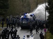 Proteste gegen Neugründung der AfD-Jugend : Zehntausende Demonstranten legen Gießen lahm