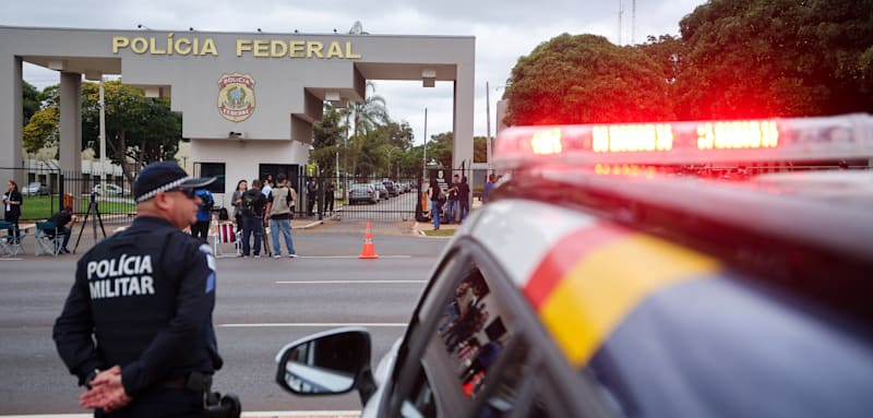 Fußfessel schlug Alarm – Polizei nimmt Bolsonaro kurz vor Antritt seiner Haft fest