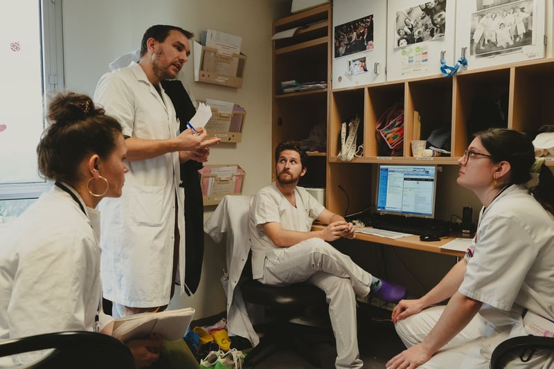 « Réfléchir sur le sens du soin » : au CHU de Rennes, l’aide à mourir en débat