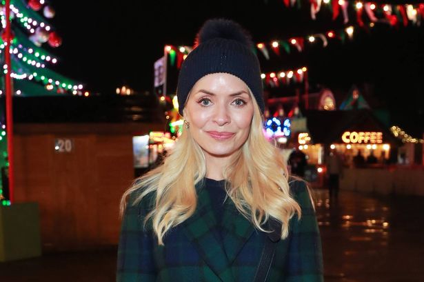 Holly Willoughby’s chic navy handbag from Kate Middleton-loved brand is now 50% off