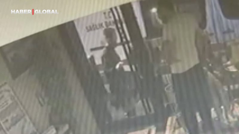 Fatih'te zehirlenerek hayatını kaybeden Böcek ailesinin otelde kilitli kaldığı anlar ortaya çıktı!