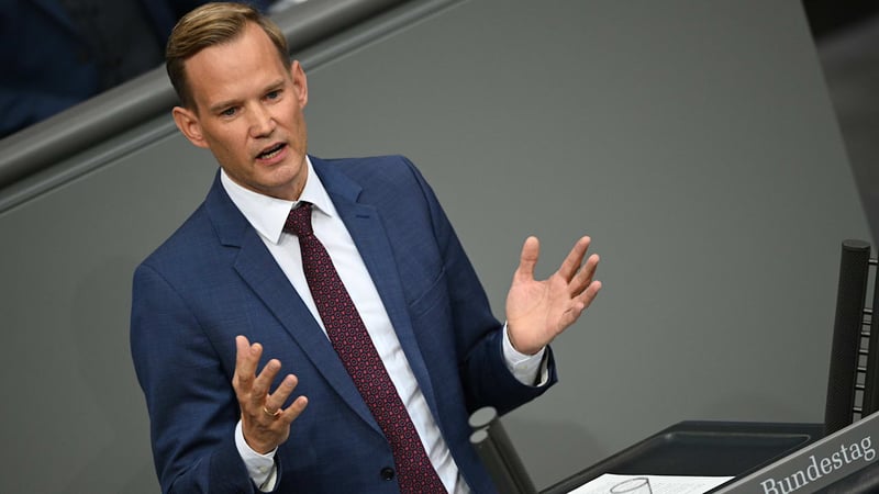 Drogenbeauftragter Streeck - Keine teuren Medikamente mehr für Hundertjährige?