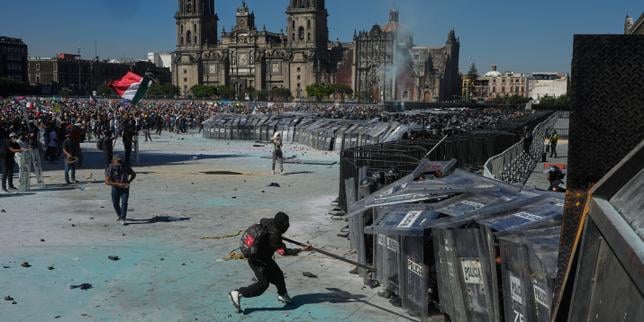 Mexique : 120 blessés à Mexico lors d’une manifestation contre la politique sécuritaire face aux cartels