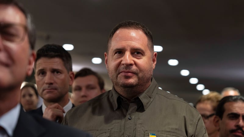 Korruptionsskandal: Selenskyj hält an umstrittenem Präsidialamtschef Jermak fest