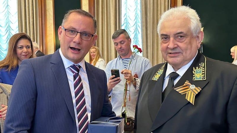 Russland-Beben bei der Rechtsaußen-Partei - Diese AfD-Abgeordneten hat Putin am liebsten!