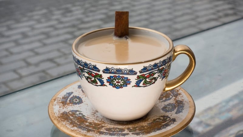 Geleneksel lezzete yeni dokunuş! Tahin helvalı kahve ile salep tahtını sallayacak