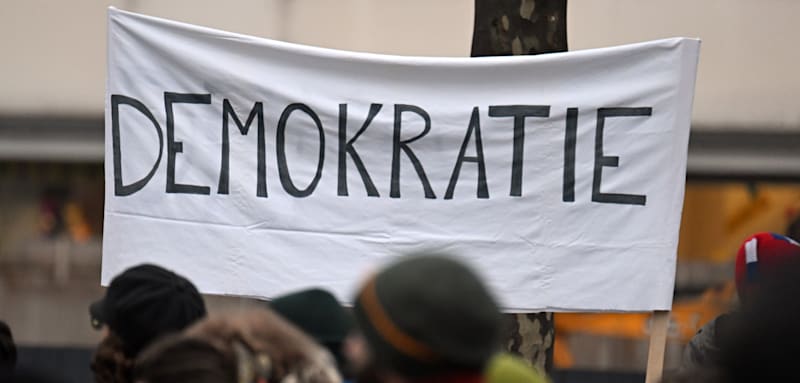 Nur Hälfte der Deutschen überzeugt, dass sich Probleme mit demokratischem System lösen lassen