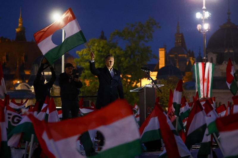 «Cet immeuble abrite un activiste de Tisza» : en Hongrie, une chasse aux sorcières contre les militants de l’opposition