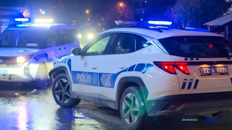 Edirne'de kaçan sürücü polis aracına çarptı
