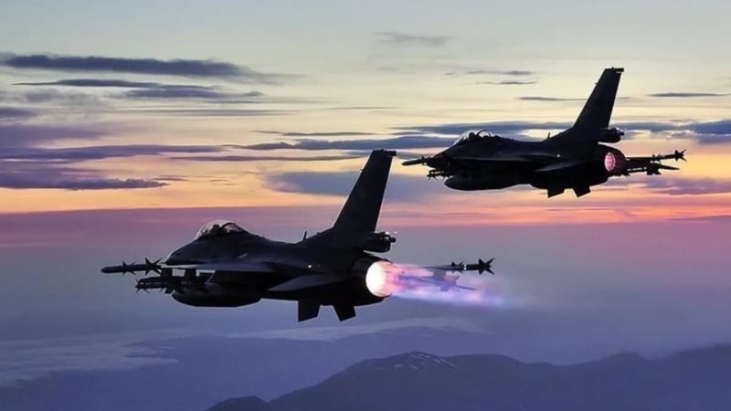 Rusya’da Su-30 savaş uçağı düştü: 2 ölü