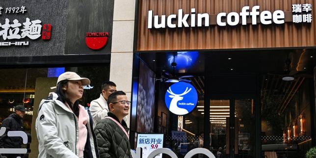 En Chine, de Starbucks à Burger King, les multinationales de la restauration réorganisent leur activité face à la pression de la concurrence locale