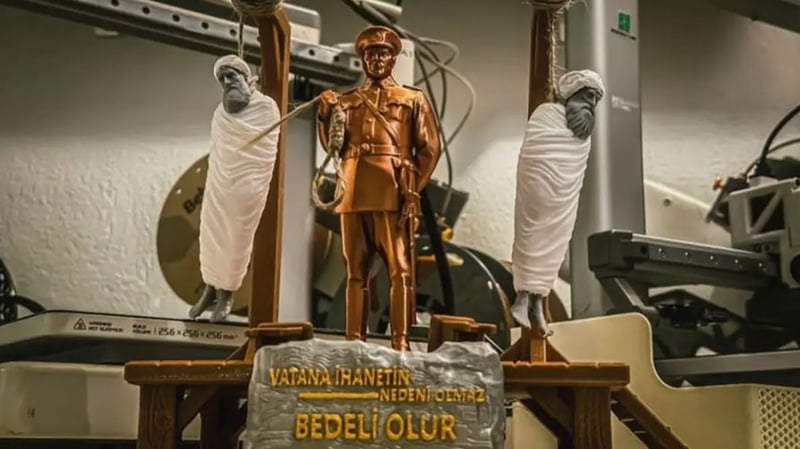 Milli ve manevi değerlerimize alçak saldırı! Provokatif ürün satıştan kaldırıldı