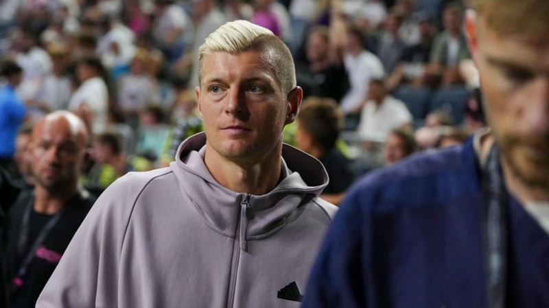 "Habe nie einen Flug selbst gebucht und wüsste nicht, wie das geht", sagt Toni Kroos