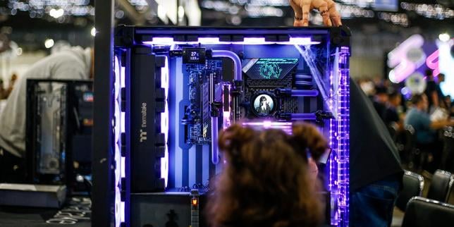 Lucie Pouclet, docteure en sciences de l’information : « Sur Internet, l’attrait pour le bizarre, le kitsch ou l’absurde est une manière de retrouver du sens dans le chaos »