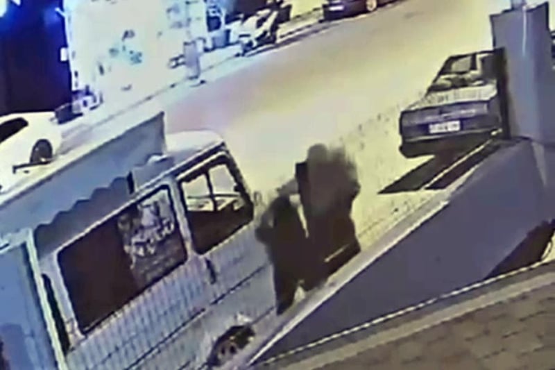 Antalya'da kaldırımda yürüyen kadına saldıran fail gözaltına alındı