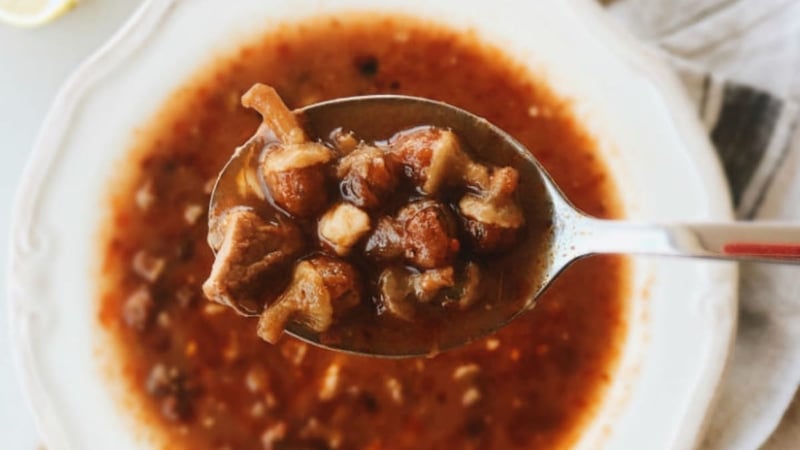 Evde bamya çorbası yapılışı! Konya’nın meşhur çorbası, sofralara renk katıyor: İşte detaylı tarifi