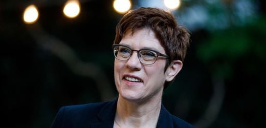 KAS: Annegret Kramp-Karrenbauer hält an Kandidatur für Stiftungsvorsitz fest