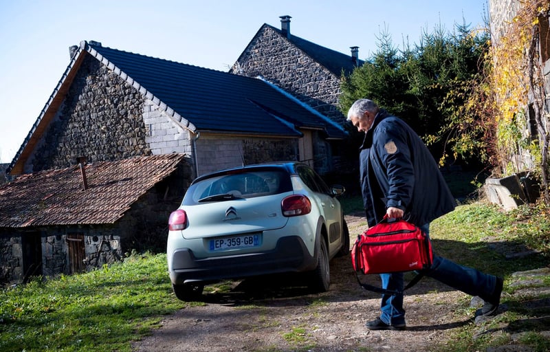 « La Tournée » de Maxime Rossi : portrait de l’infirmier des campagnes