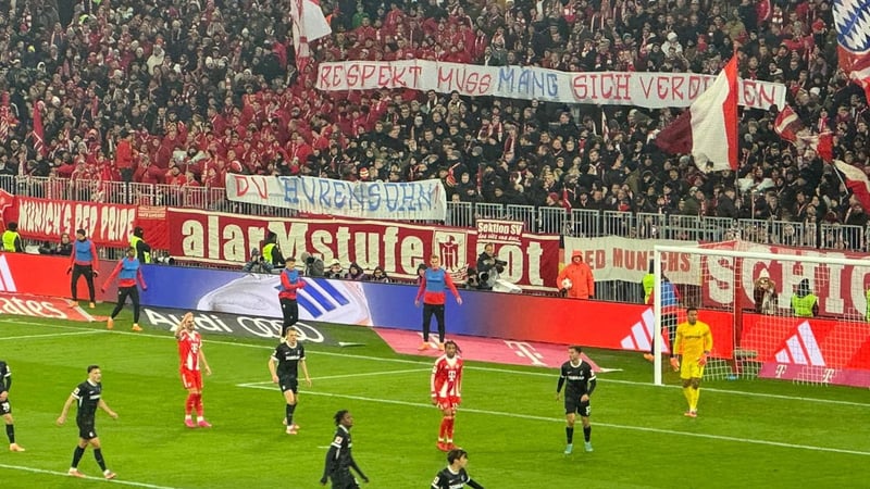 Banner mitten im Spiel ausgerollt - Bayern-Fans beleidigen 1860-Präsidenten!