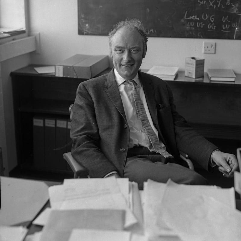 Book Review: ‘Crick,’ by Matthew Cobb