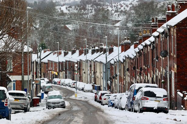 UK weather: Maps show exact time SNOW will fall amid -10C temperature plunge