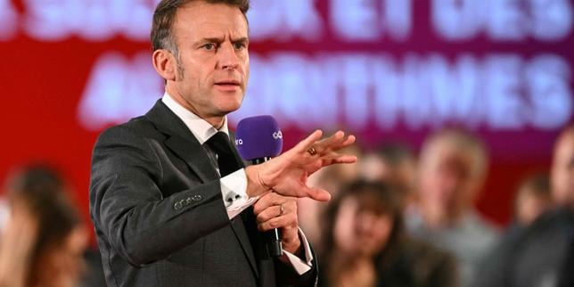 Emmanuel Macron veut créer une action judiciaire « en référé » contre les « fausses informations » sur les réseaux sociaux