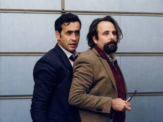 Ce samedi, France 4 diffuse le film « En même temps », une fable écolo absurde avec Jonathan Cohen et Vincent Macaigne