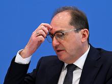 „Wir haben noch viele Lücken im System“: Gewalt gegen Frauen wächst – besseres Hilfesystem gefordert