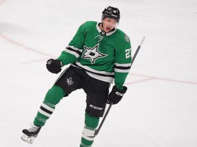 Robertson's natural hat trick leads Stars past Flyers 5-1